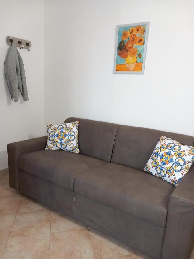 Chilu Apartment Каляри Екстериор снимка